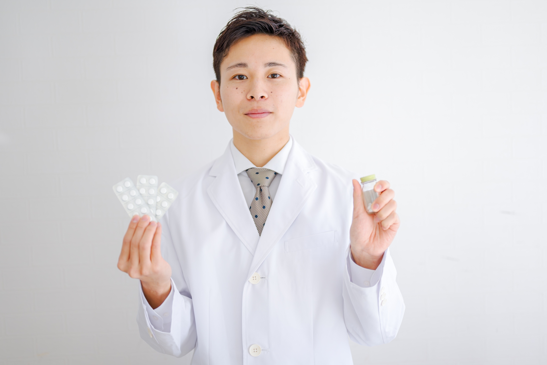 0402通知: 調剤薬局でのピッキング補助と監査システム導入、変化と対応